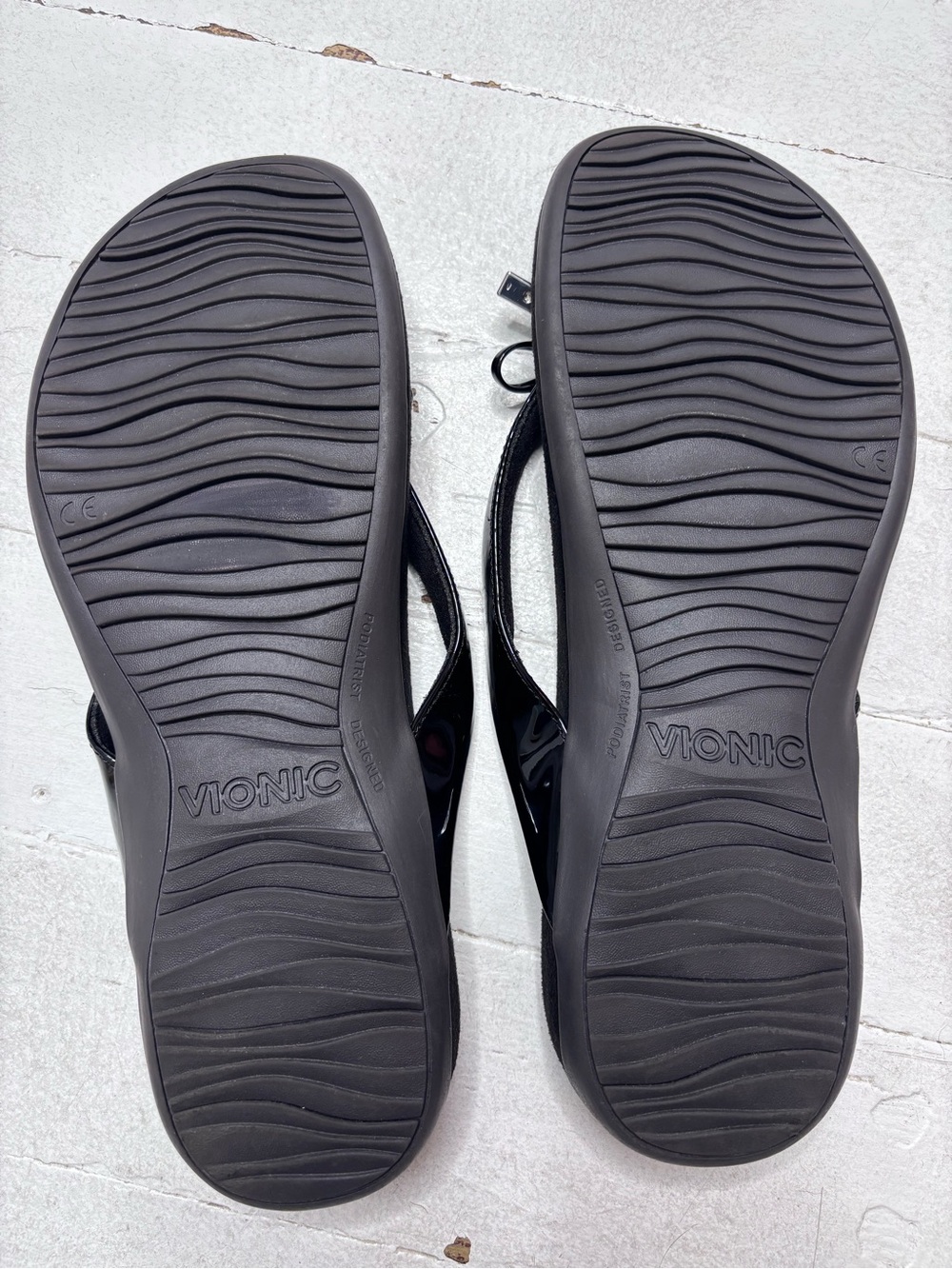 Vionic Black Bella Toe Post Flip Flop Sandals Bow Detail Size 10 Worn Once! - Picture 7 of 12